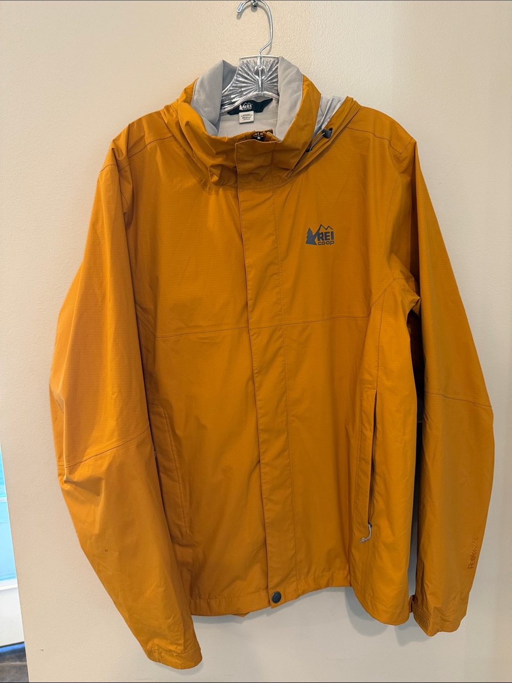 REI Men's Hooded Raincoat - Yellow/Mustard. Men’s Size Medium